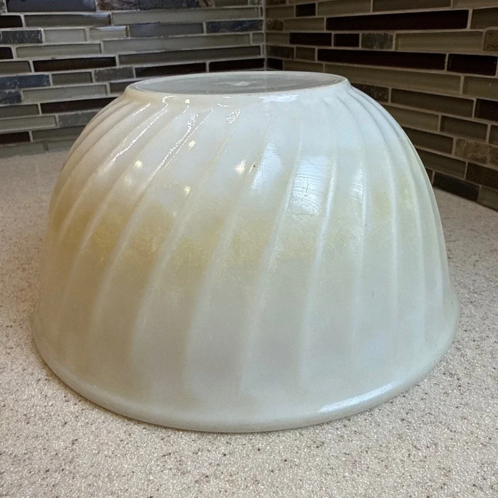 Vintage 1950s Fire-King Oven Ware Milk Glass Swirl Mixing Bowl Ivory 9